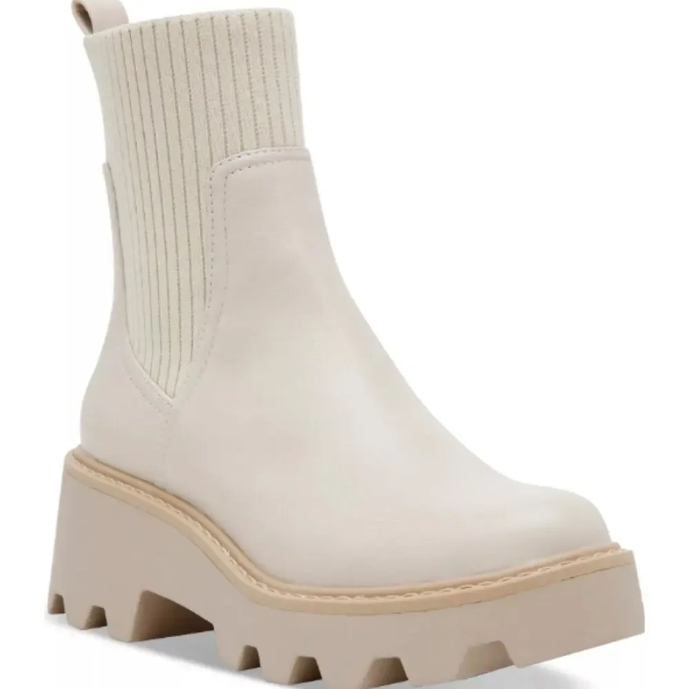 NEW DV Dolce Vita Women's Villa Chelsea Lug Sole Booties Ecru Size 9M